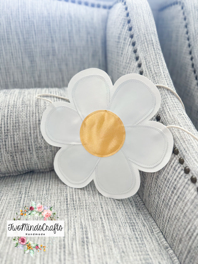 White Daisy Flower flat bag (READY TO SHIP)